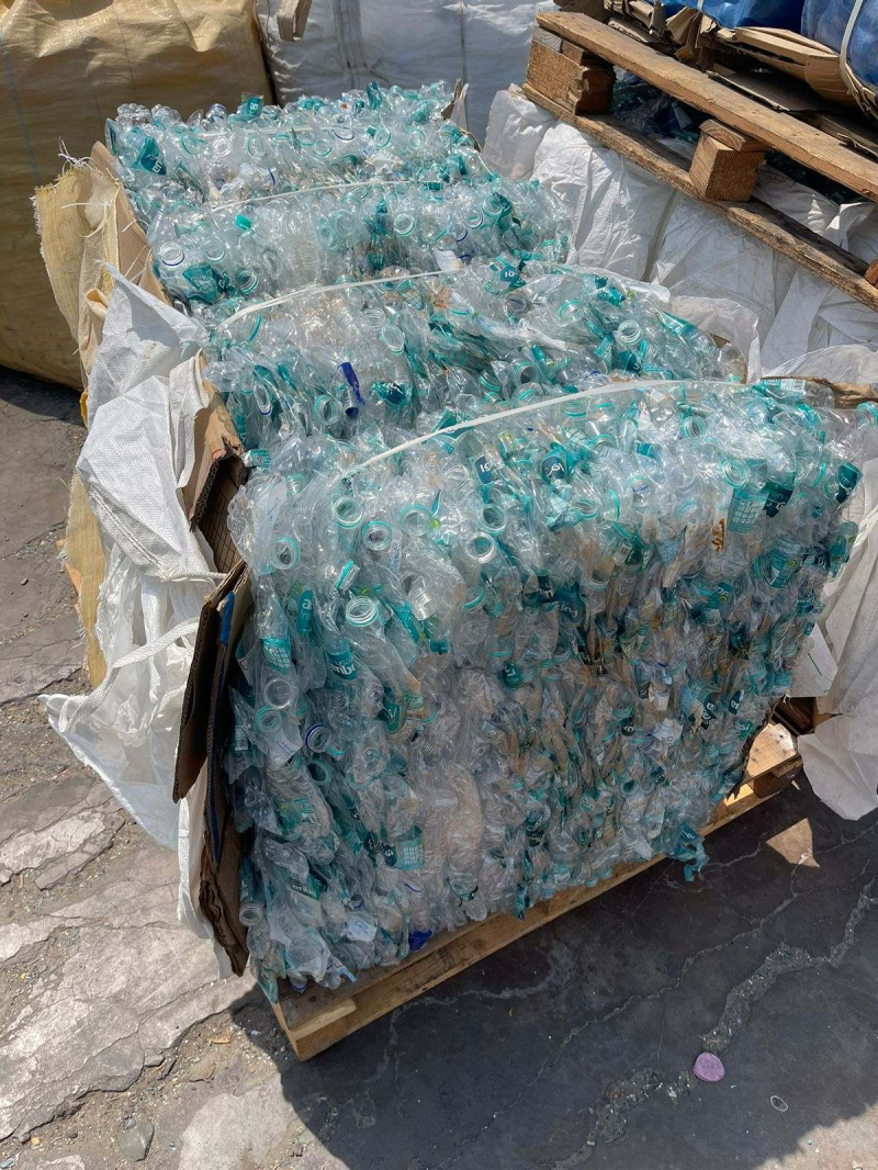Pet Bottles 90/10