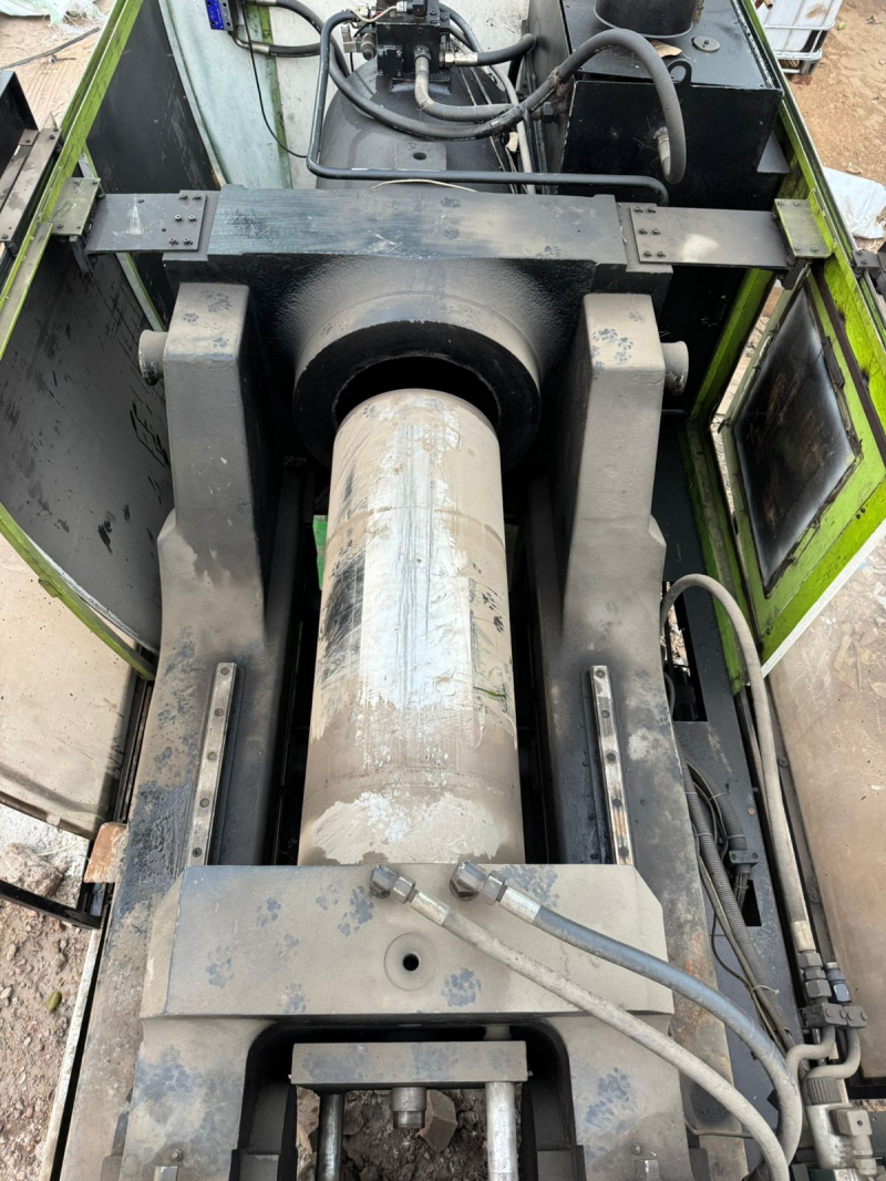 For Sale: Moulding Machine