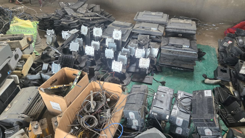  Sale for: Bulk Computer Scrap / E-Waste 